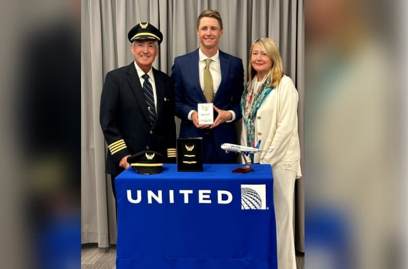 Los Angeles B737 First Officer Warren H. traded an office desk for the flight deck
